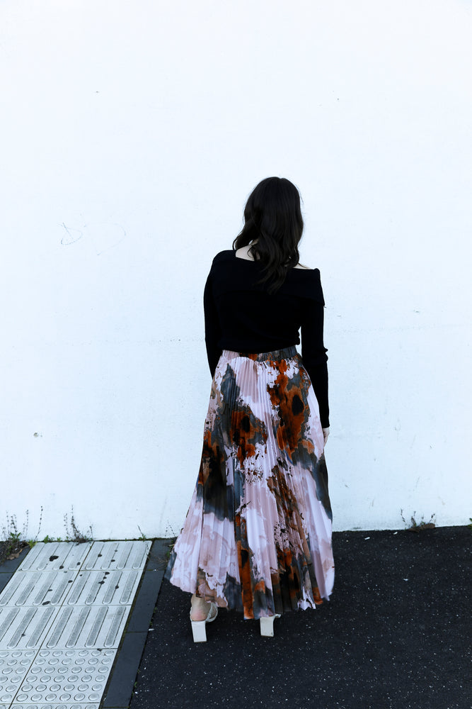 
            
                Load image into Gallery viewer, Emery Pleated Skirt (Rust Water Colour)
            
        