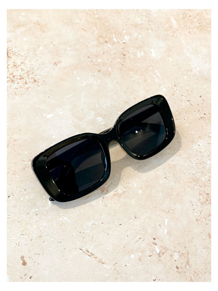Elisha Oversized Sunglasses (Black)